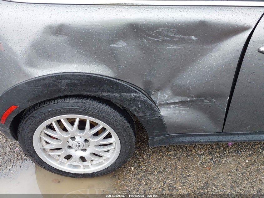 2009 Mini Cooper S VIN: WMWMF73589TW81677 Lot: 43625857