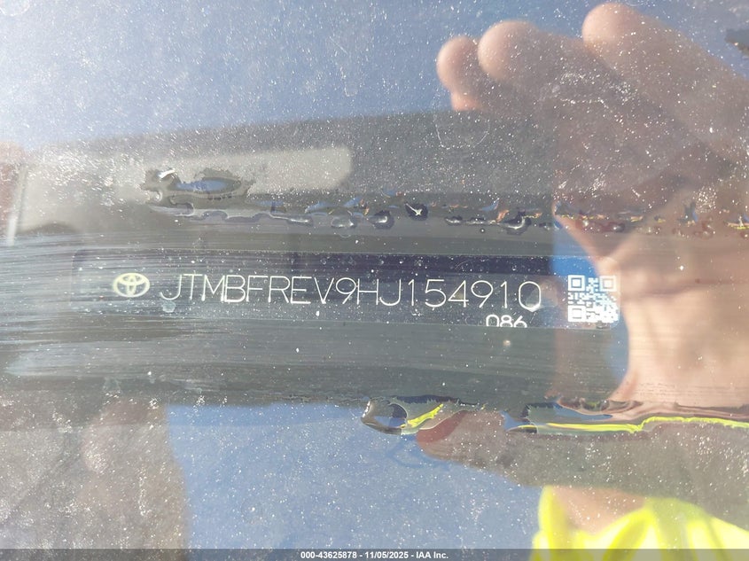 2017 TOYOTA RAV4 LE - JTMBFREV0HU154910