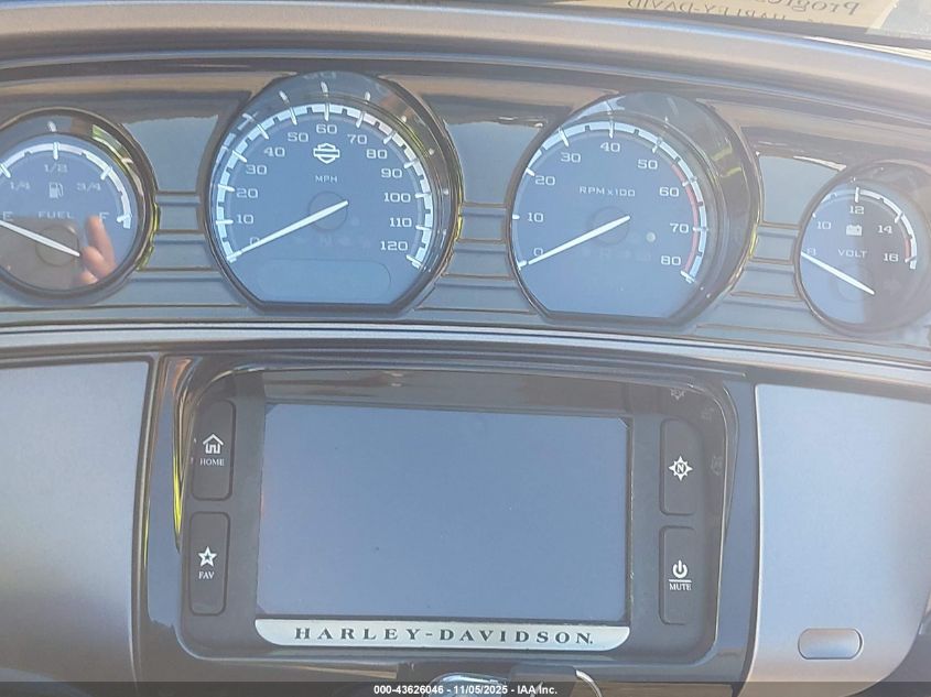 2015 Harley-Davidson Flhx Street Glide VIN: 1HD1KBM10FB667529 Lot: 43626046