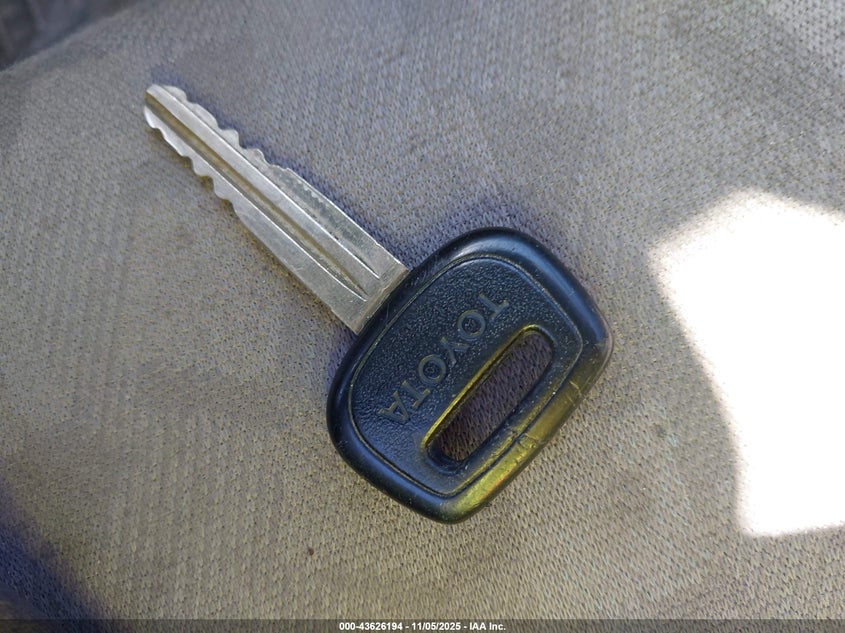 2000 Toyota Echo VIN: JTDBT1234Y0051445 Lot: 43626194