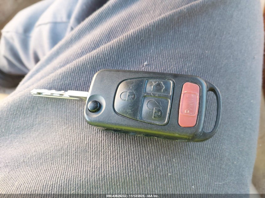 2000 Mercedes-Benz Sl 500 VIN: WDBFA68F7YF190261 Lot: 43626232