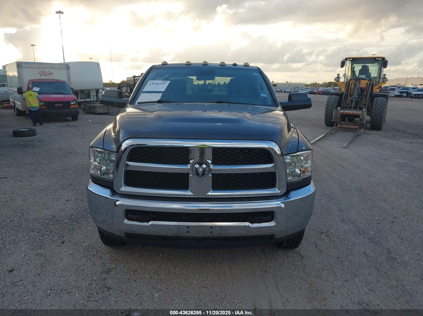 2018 Ram 3500 Tradesman 4X4 8' Box VIN: 3C63RRGL1JG220775 Lot: 43626395