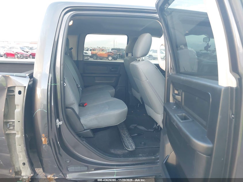 2018 Ram 3500 Tradesman 4X4 8' Box VIN: 3C63RRGL1JG220775 Lot: 43626395