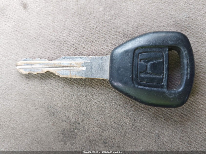 1HGCG5646WA232638 1998 HONDA ACCORD photo no. 11