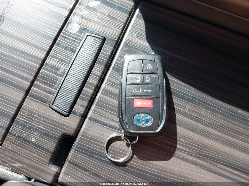 2022 TOYOTA SIENNA PLATINUM 5TDERKEC9NS087329