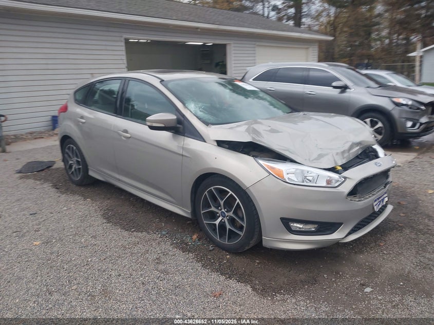 2016 FORD FOCUS SE - 1FADP3K29GL243494