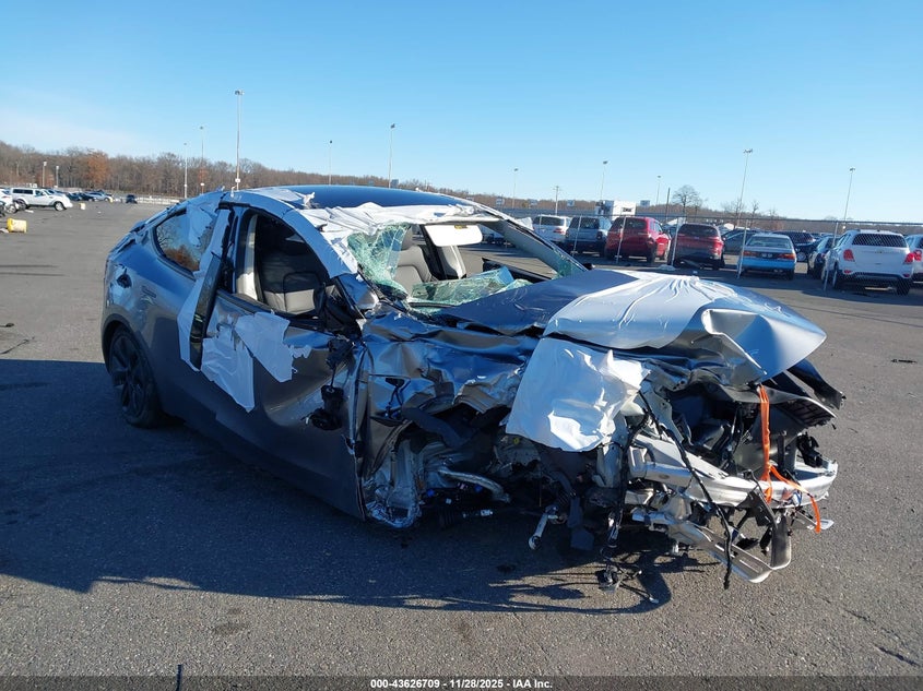 2024 Tesla Model Y Long Range Dual Motor All-Wheel Drive VIN: 7SAYGAEE3RF212921 Lot: 43626709