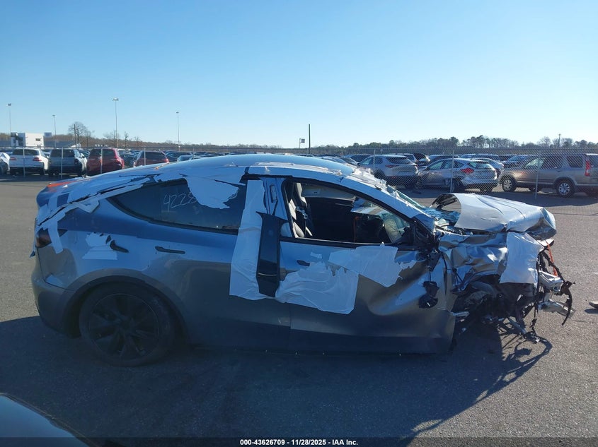 2024 Tesla Model Y Long Range Dual Motor All-Wheel Drive VIN: 7SAYGAEE3RF212921 Lot: 43626709