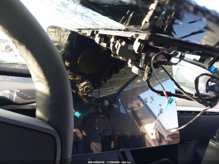 2024 Tesla Model Y Long Range Dual Motor All-Wheel Drive VIN: 7SAYGAEE3RF212921 Lot: 43626709