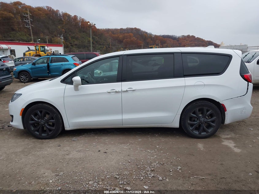 2019 Chrysler Pacifica Touring Plus VIN: 2C4RC1FG7KR506135 Lot: 43626733