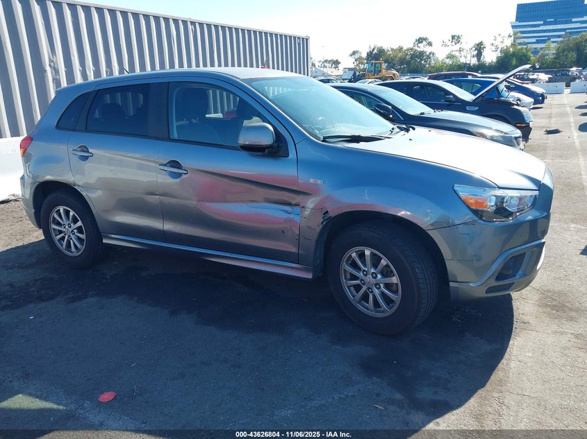 MITSUBISHI OUTLANDER SPORT ES