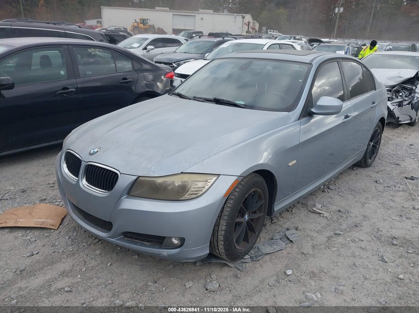 WBAPH7C57BE131016 2011 BMW 3ER photo no. 2