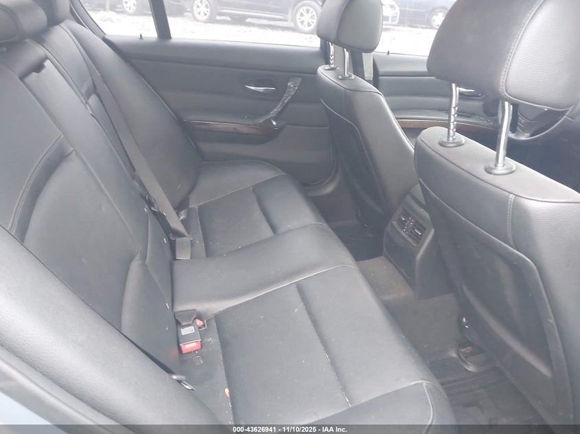 WBAPH7C57BE131016 2011 BMW 3ER photo no. 8