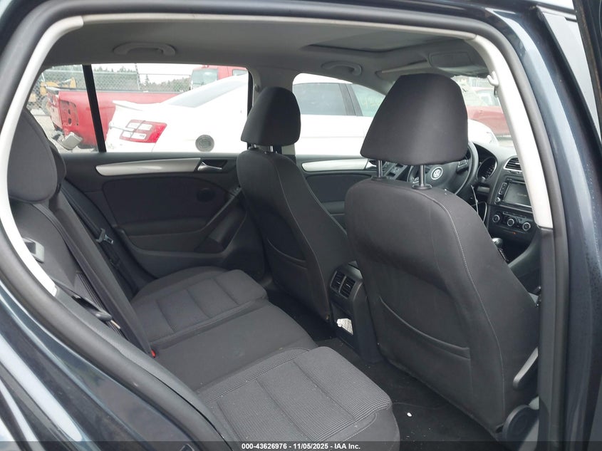 2014 VOLKSWAGEN GOLF 2.5L - WVWDB7AJ9EW006850