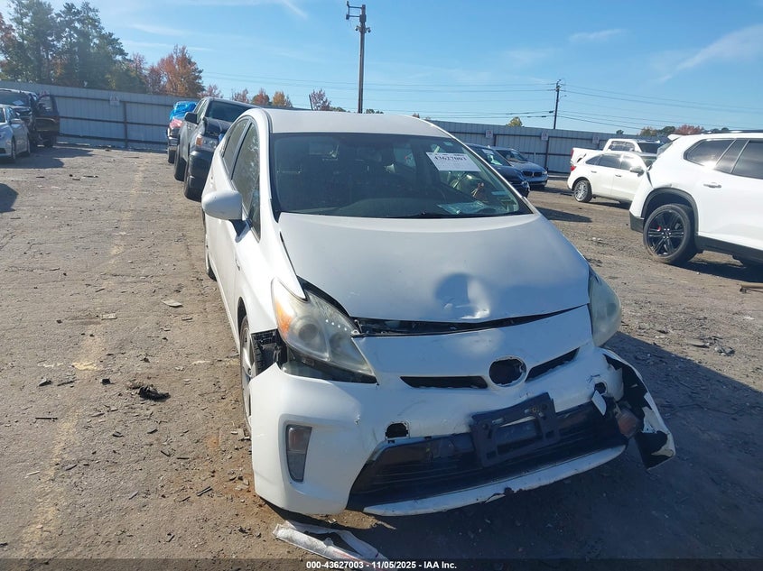 TOYOTA PRIUS THREE SE