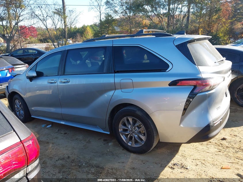 2021 TOYOTA SIENNA XLE 5TDYRKEC4MS006720