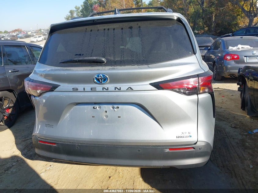 2021 TOYOTA SIENNA XLE 5TDYRKEC4MS006720