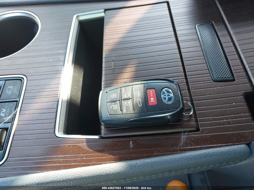 2021 TOYOTA SIENNA XLE 5TDYRKEC4MS006720