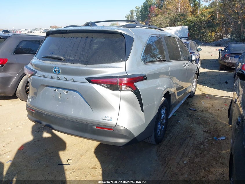 2021 TOYOTA SIENNA XLE 5TDYRKEC4MS006720
