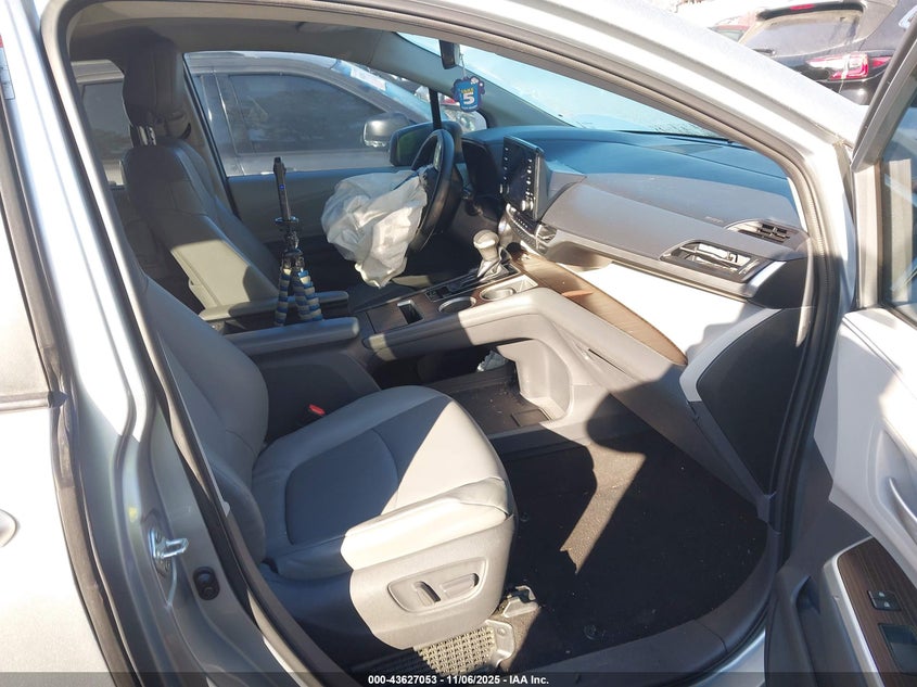 2021 TOYOTA SIENNA XLE 5TDYRKEC4MS006720