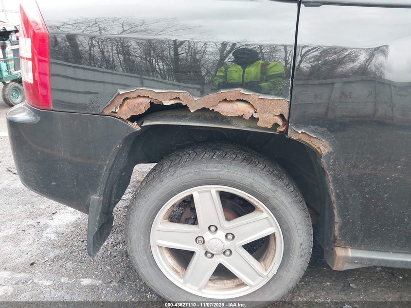 2007 Jeep Compass Sport VIN: 1J8FF47W07D410058 Lot: 43627110