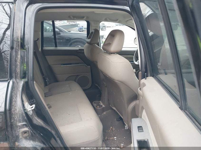 2007 Jeep Compass Sport VIN: 1J8FF47W07D410058 Lot: 43627110