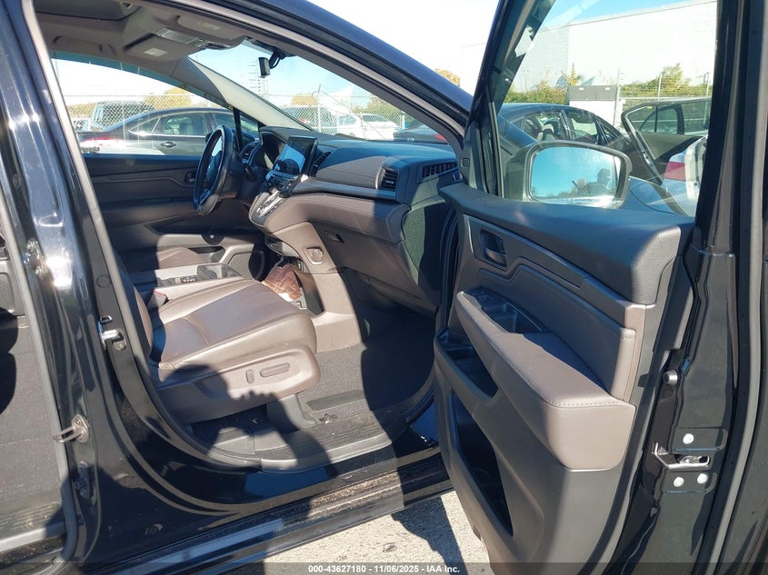2018 HONDA ODYSSEY TOURING - 5FNRL6H8XJB028614