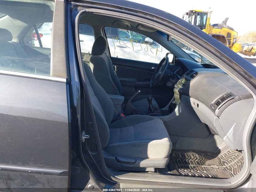 1HGCM55364A147779 2004 HONDA ACCORD photo no. 5