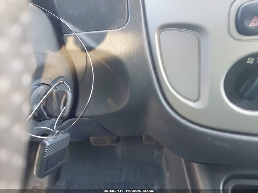 2005 Ford Escape Xlt VIN: 1FMYU031X5KD40775 Lot: 43627511