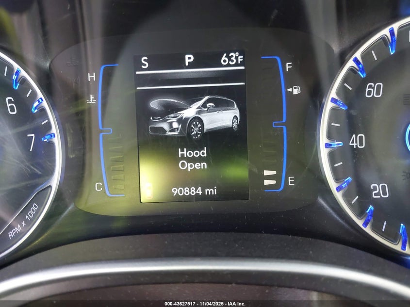 2018 Chrysler Pacifica Touring L VIN: 2C4RC1BG9JR171447 Lot: 43627517