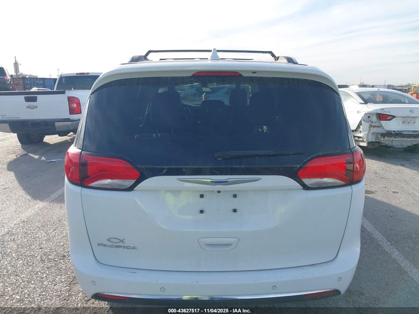 2018 Chrysler Pacifica Touring L VIN: 2C4RC1BG9JR171447 Lot: 43627517