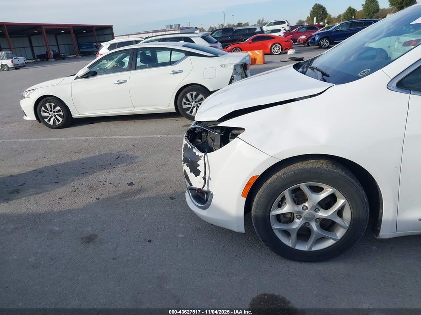 2018 Chrysler Pacifica Touring L VIN: 2C4RC1BG9JR171447 Lot: 43627517