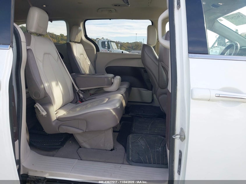 2018 Chrysler Pacifica Touring L VIN: 2C4RC1BG9JR171447 Lot: 43627517