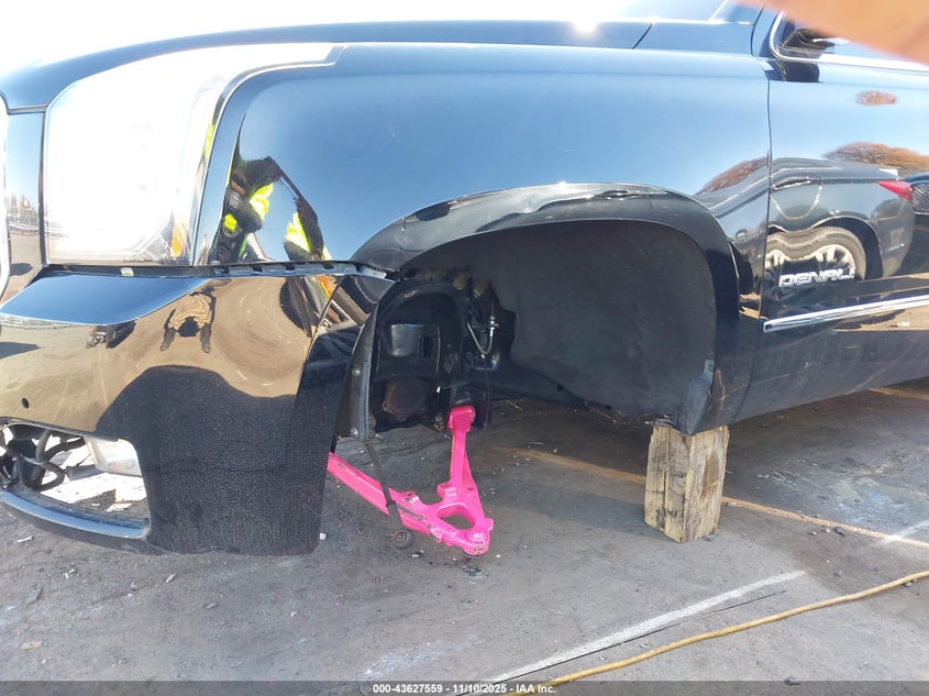 2017 GMC Yukon Denali VIN: 1GKS2CKJ2HR353992 Lot: 43627559