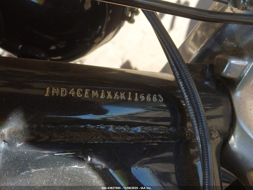 1999 Harley-Davidson Xl883 Hugger VIN: 1HD4CEM1XXK115663 Lot: 43627580