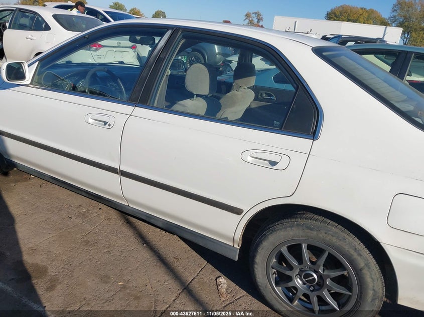 1996 Honda Accord Lx/Ex VIN: 1HGCD5632TA093295 Lot: 43627611