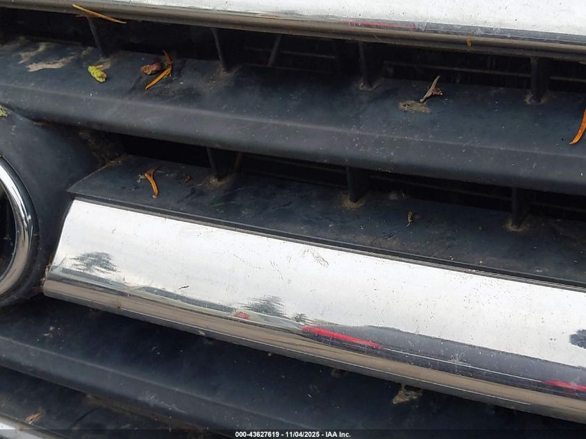 2000 Toyota Tundra Sr5 V8 VIN: 5TBBT441XYS124899 Lot: 43627619