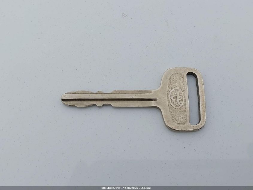 2000 Toyota Tundra Sr5 V8 VIN: 5TBBT441XYS124899 Lot: 43627619