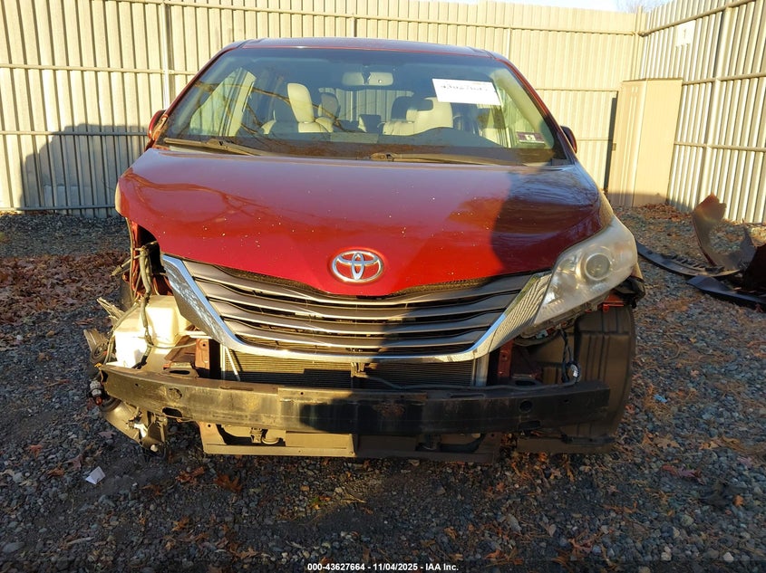 2013 TOYOTA SIENNA XLE V6 8 PASSENGER 5TDYK3DC4DS340323