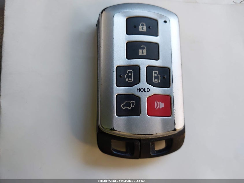 2013 TOYOTA SIENNA XLE V6 8 PASSENGER 5TDYK3DC4DS340323