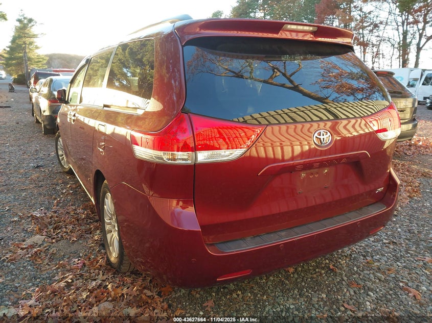 2013 TOYOTA SIENNA XLE V6 8 PASSENGER 5TDYK3DC4DS340323