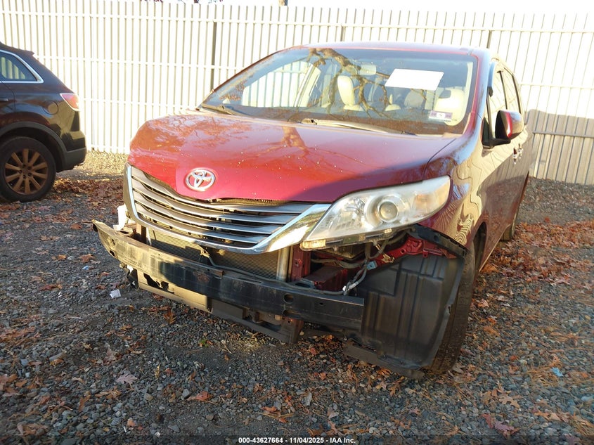 2013 TOYOTA SIENNA XLE V6 8 PASSENGER 5TDYK3DC4DS340323