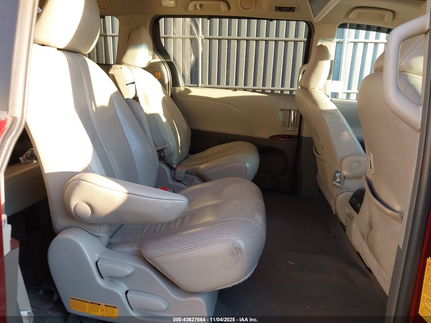 2013 TOYOTA SIENNA XLE V6 8 PASSENGER 5TDYK3DC4DS340323