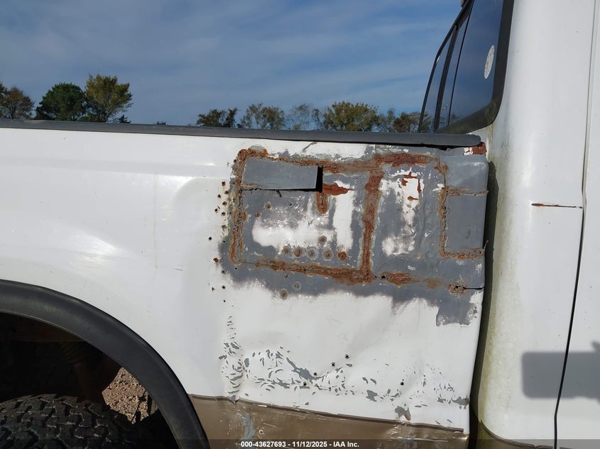 2000 Ford F-250 Lariat/Xl/Xlt VIN: 1FTNX21F3YED10819 Lot: 43627693