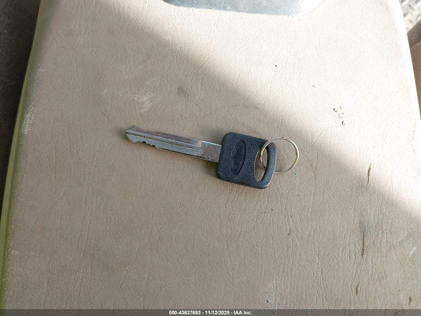 2000 Ford F-250 Lariat/Xl/Xlt VIN: 1FTNX21F3YED10819 Lot: 43627693