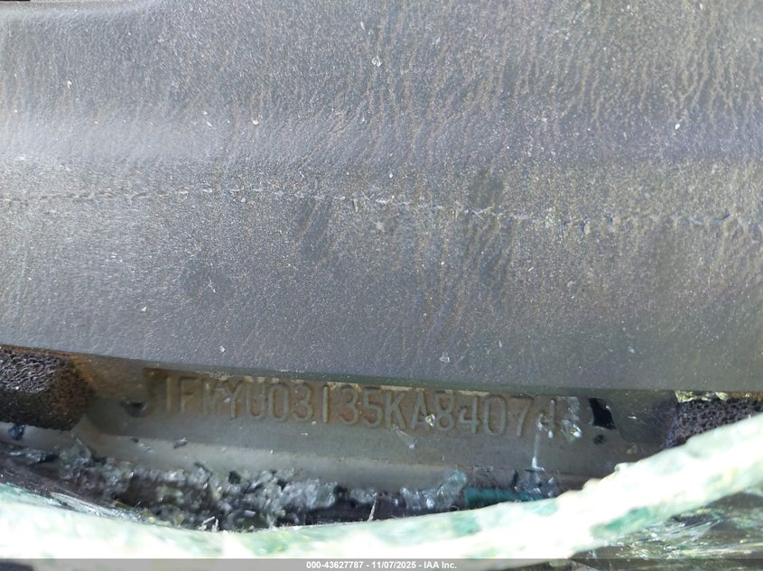 2005 Ford Escape Xlt VIN: 1FMYU03135KA84074 Lot: 43627787