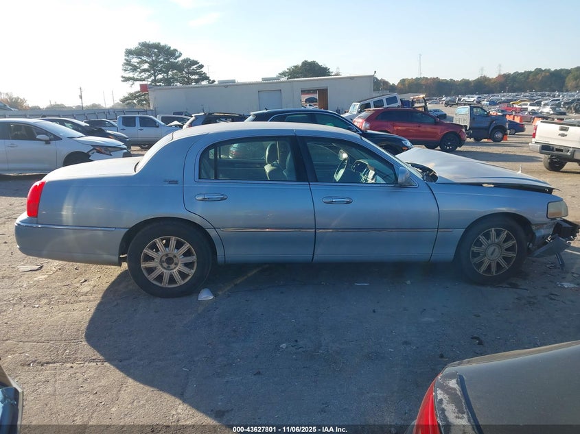 2006 Lincoln Town Car Signature Limited VIN: 1LNHM82V36Y611385 Lot: 43627801