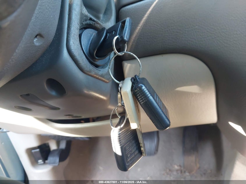 2006 Lincoln Town Car Signature Limited VIN: 1LNHM82V36Y611385 Lot: 43627801