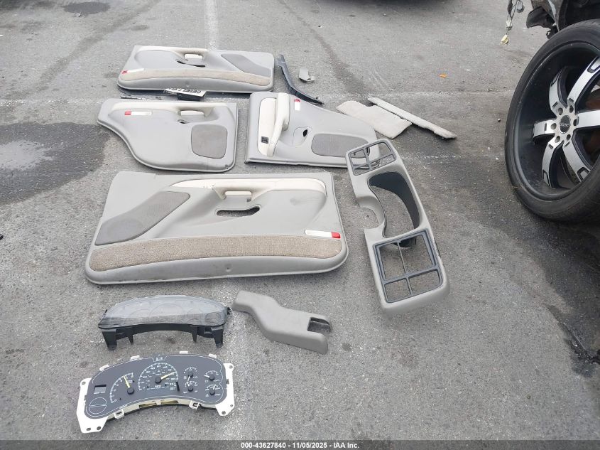 2001 Chevrolet Tahoe Ls VIN: 1GNEC13T61J151839 Lot: 43627840