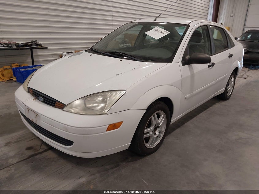 1FAFP34P32W130486 2002 FORD FOCUS photo no. 2